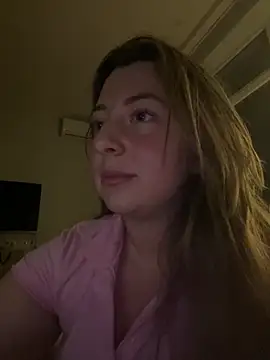 Snapshot of curvyflawless chatting on December 23, 2024, 2:50 pm curvyflawless online show from December 23, 2024, 2:50 pm