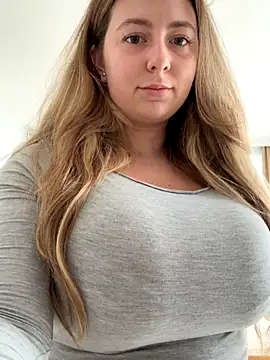 Snapshot of curvyflawless chatting on September 14, 2025, 4:44 am curvyflawless online show from September 14, 2025, 4:44 am