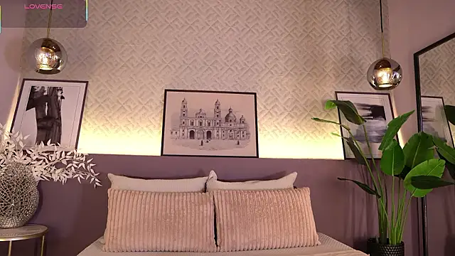 ElleDiane online show from January 19, 2026, 12:25 am