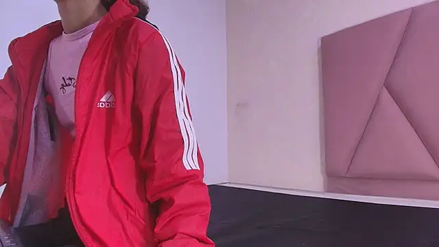 arl chloee online show from October 11, 2025, 3:06 am