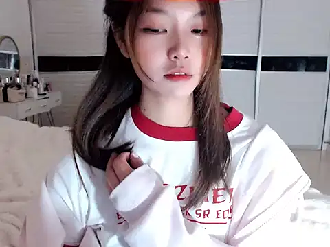 Snapshot of -Lucky_Girl chatting on December 14, 2024, 4:20 pm -Lucky Girl online show from December 14, 2024, 4:20 pm