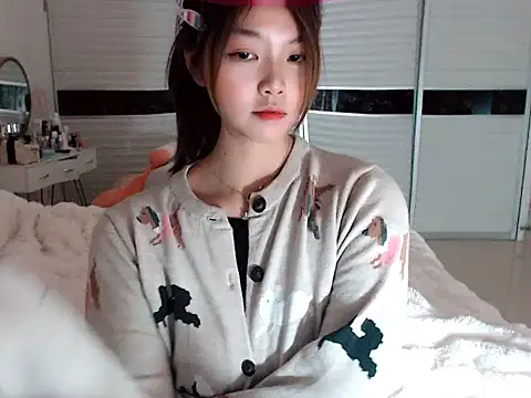 Snapshot of -Lucky_Girl chatting on December 15, 2024, 2:59 pm -Lucky Girl online show from December 15, 2024, 2:59 pm
