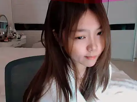 Snapshot of -Lucky_Girl chatting on December 17, 2024, 3:17 am -Lucky Girl online show from December 17, 2024, 3:17 am