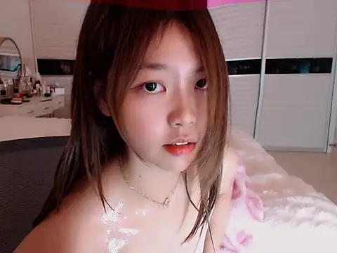 Snapshot of -Lucky_Girl chatting on December 17, 2024, 6:24 am -Lucky Girl online show from December 17, 2024, 6:24 am