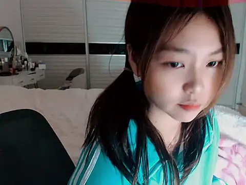 Snapshot of -Lucky_Girl chatting on December 17, 2024, 12:22 pm -Lucky Girl online show from December 17, 2024, 12:22 pm