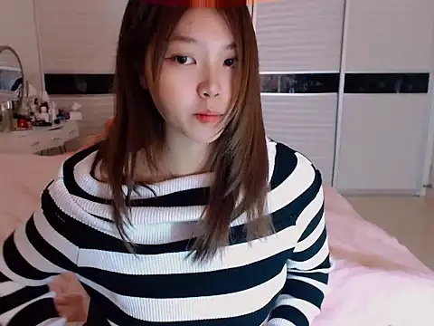Snapshot of -Lucky_Girl chatting on December 18, 2024, 4:42 am -Lucky Girl online show from December 18, 2024, 4:42 am