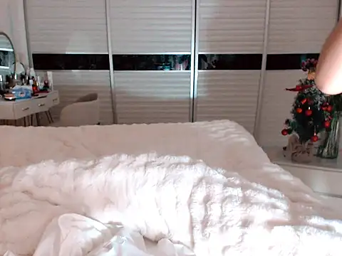 Snapshot of -Lucky_Girl chatting on December 23, 2024, 11:47 am -Lucky Girl online show from December 23, 2024, 11:47 am