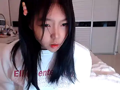Snapshot of -Lucky_Girl chatting on December 28, 2024, 3:37 am -Lucky Girl online show from December 28, 2024, 3:37 am