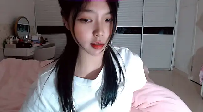 Snapshot of -Lucky_Girl chatting on January 13, 2025, 2:21 pm -Lucky Girl online show from January 13, 2025, 2:21 pm