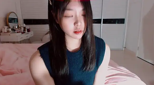 Snapshot of -Lucky_Girl chatting on February 20, 2025, 11:42 am -Lucky Girl online show from February 20, 2025, 11:42 am