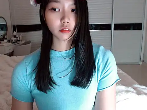 Snapshot of -Lucky_Girl chatting on March 2, 2025, 4:07 am -Lucky Girl online show from March 2, 2025, 4:07 am