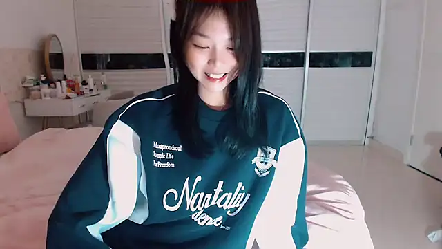 Snapshot of -Lucky_Girl chatting on October 27, 2025, 2:37 am -Lucky Girl online show from October 27, 2025, 2:37 am