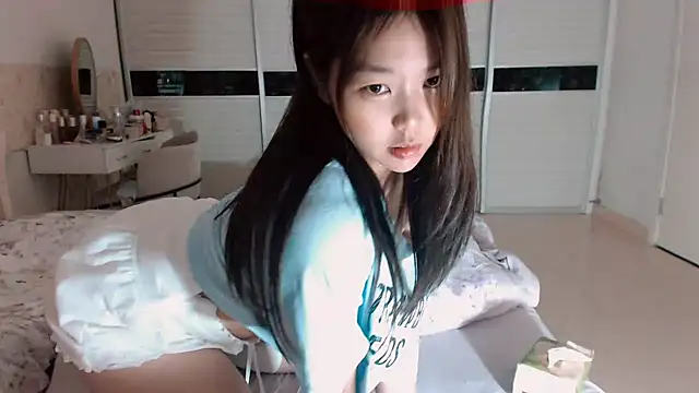Snapshot of -Lucky_Girl chatting on July 1, 2026, 2:18 pm -Lucky Girl online show from July 1, 2026, 2:18 pm