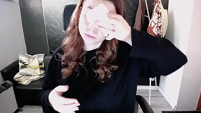 littleviki7 online show from November 18, 2025, 8:30 am