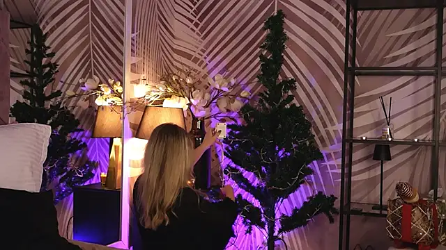 KatyaBelle online show from December 4, 2025, 8:50 pm