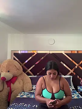 emmyjhonson07 online show from October 14, 2025, 2:18 pm