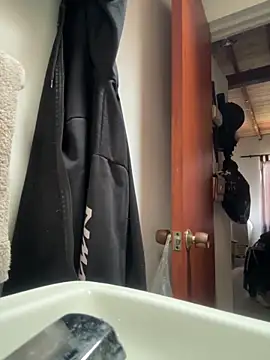 emmyjhonson07 online show from March 13, 2026, 2:12 pm