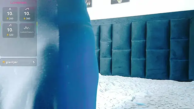 shybutdirtygirrll online show from November 12, 2025, 7:24 pm