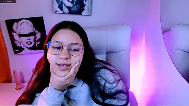 SamanthaRoldaan online show from March 9, 2026, 2:43 pm