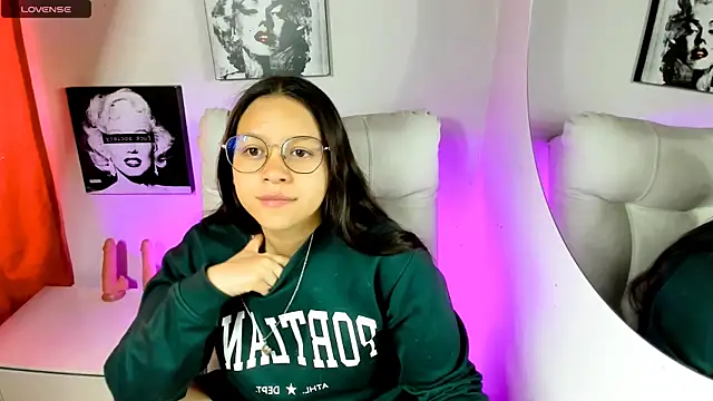 SamanthaRoldaan online show from April 7, 2026, 3:01 pm