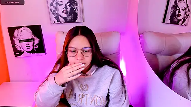 SamanthaRoldaan online show from April 22, 2026, 3:24 pm