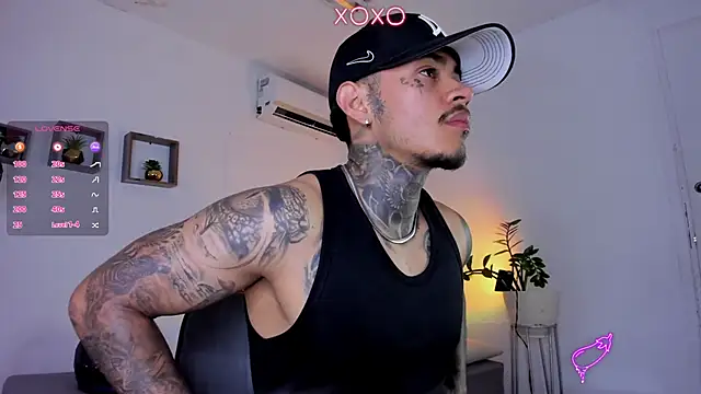 Snapshot of JordanSmiith_ chatting on February 7, 2025, 7:59 pm JordanSmiith online show from February 7, 2025, 7:59 pm