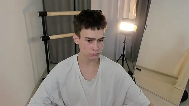 Snapshot of Kevin_Kesi chatting on November 17, 2025, 4:24 pm Kevin Kesi online show from November 17, 2025, 4:24 pm