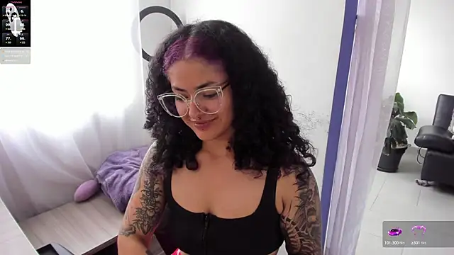 Snapshot of witchviolet chatting on February 1, 2025, 7:02 pm witchviolet online show from February 1, 2025, 7:02 pm