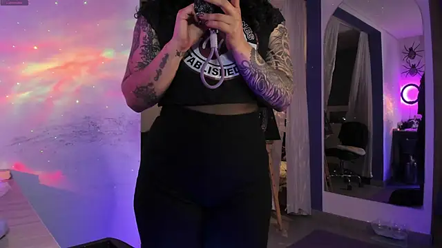 Snapshot of witchviolet chatting on February 27, 2025, 11:37 pm witchviolet online show from February 27, 2025, 11:37 pm