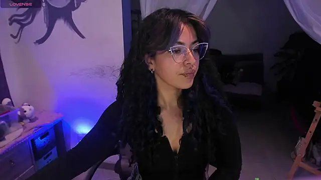 Snapshot of witchviolet chatting on February 5, 2026, 12:26 am witchviolet online show from February 5, 2026, 12:26 am