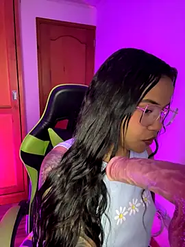 Snapshot of leila_22 chatting on November 4, 2025, 7:40 am leila 22 online show from November 4, 2025, 7:40 am