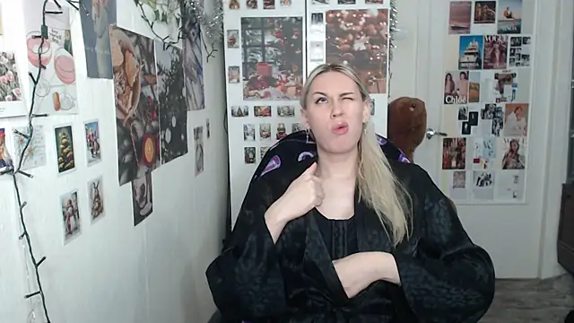 CapriScorpion online show from December 22, 2024, 2:49 pm