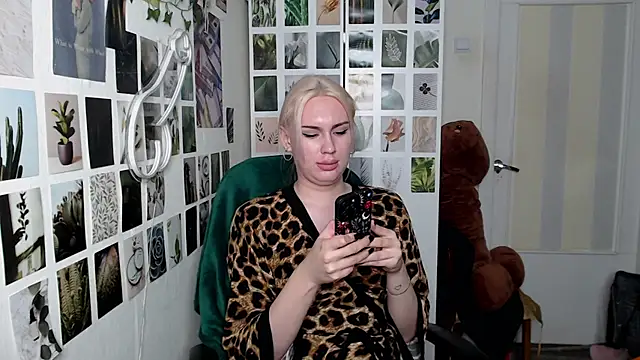 CapriScorpion online show from October 12, 2025, 12:15 pm