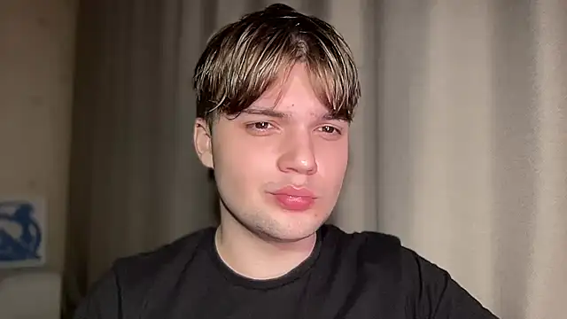 Snapshot of superfluboy_ chatting on February 26, 2025, 3:30 pm superfluboy  online show from February 26, 2025, 3:30 pm
