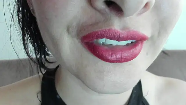 Snapshot of queen_fetish chatting on February 5, 2025, 10:44 pm queen fetish online show from February 5, 2025, 10:44 pm