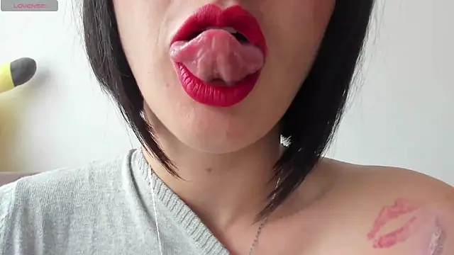 Snapshot of queen_fetish chatting on February 25, 2025, 2:00 pm queen fetish online show from February 25, 2025, 2:00 pm