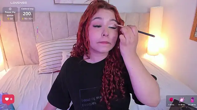 Atenea cuteee online show from February 26, 2026, 2:21 am