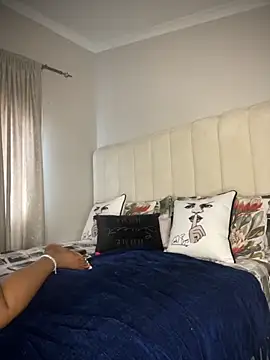 Bustygoddess32 online show from November 1, 2025, 12:29 pm