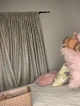 Bustygoddess32 online show from December 18, 2025, 8:04 pm