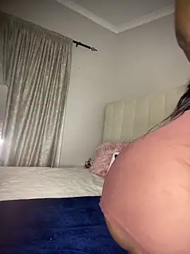 Bustygoddess32 online show from December 21, 2025, 10:28 pm