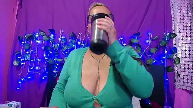 Snapshot of hazel_34 chatting on February 22, 2025, 10:07 am hazel 34 online show from February 22, 2025, 10:07 am