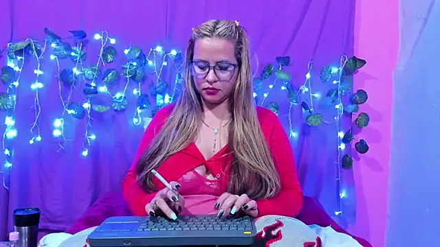 Snapshot of hazel_34 chatting on March 15, 2025, 8:26 am hazel 34 online show from March 15, 2025, 8:26 am