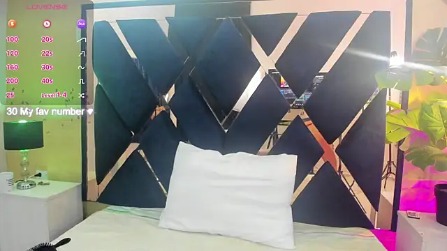 eva loreti online show from October 3, 2025, 3:47 am