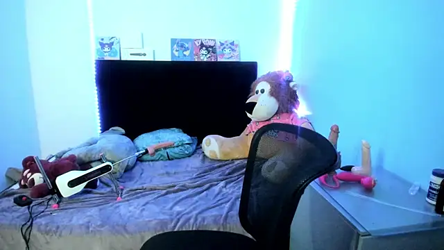 Charlotte cutee18 online show from July 13, 2026, 7:05 pm