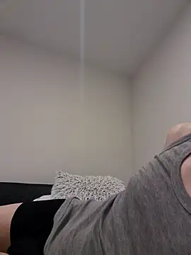 Snapshot of suarez1235 chatting on December 2, 2025, 10:16 pm suarez1235 online show from December 2, 2025, 10:16 pm