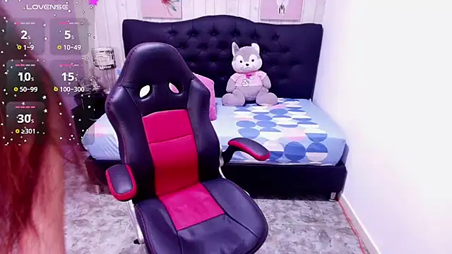 julieth love  online show from November 13, 2025, 5:34 pm