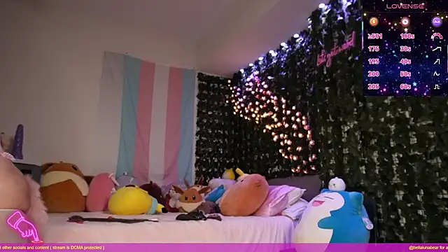 bellalunabear online show from November 19, 2025, 9:59 pm