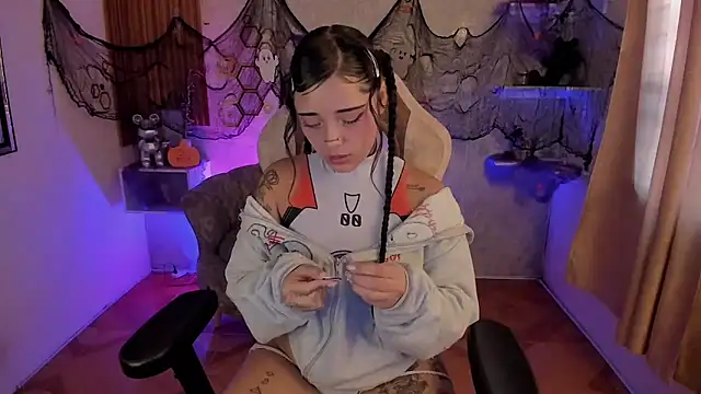 mia catt05 online show from October 25, 2025, 4:35 pm