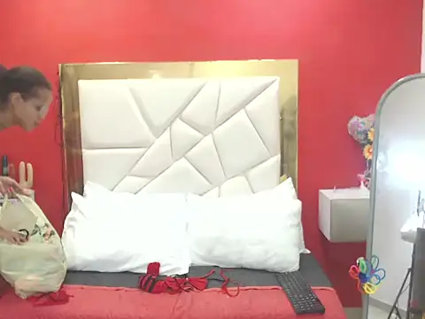 CanellaHotx online show from October 2, 2025, 1:40 pm