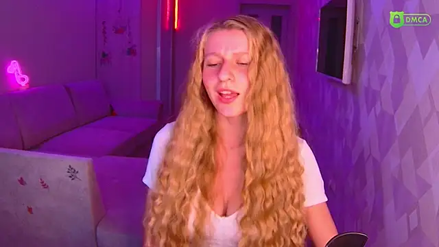 Snapshot of AmaliaQueen chatting on October 27, 2025, 2:10 pm AmaliaQueen online show from October 27, 2025, 2:10 pm